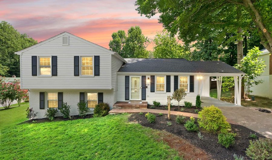 5141 BRADFIELD Dr, Annandale, VA 22003 - 5 Beds, 3 Bath