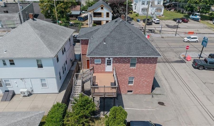 1640 Cranston St, Cranston, RI 02920 - 5 Beds, 3 Bath
