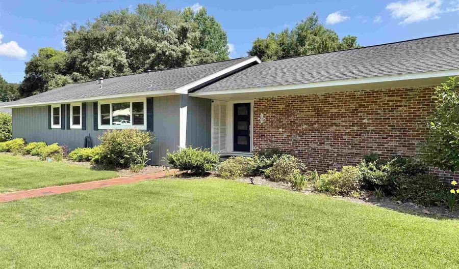 199 W Oak St, Atmore, AL 36502 - 4 Beds, 4 Bath