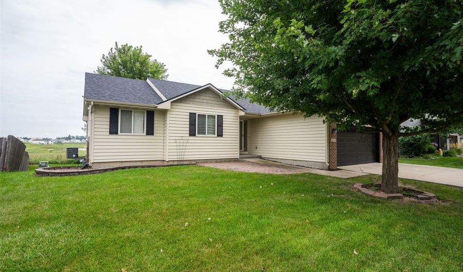 2629 8th Ave SE, Altoona, IA 50009 - 3 Beds, 2 Bath