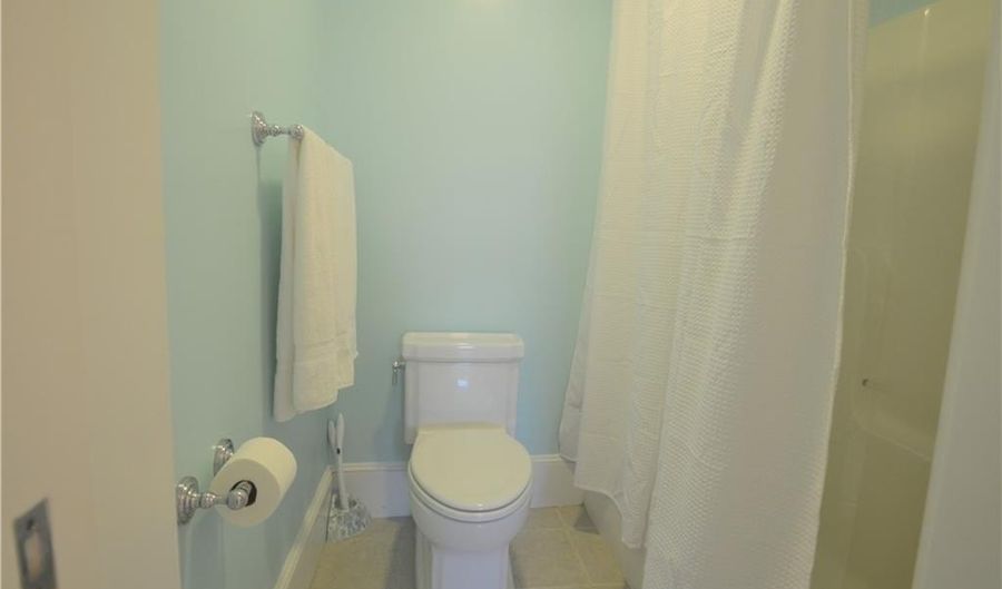 398 Wolcott Ave 4, Middletown, RI 02842 - 1 Beds, 1 Bath