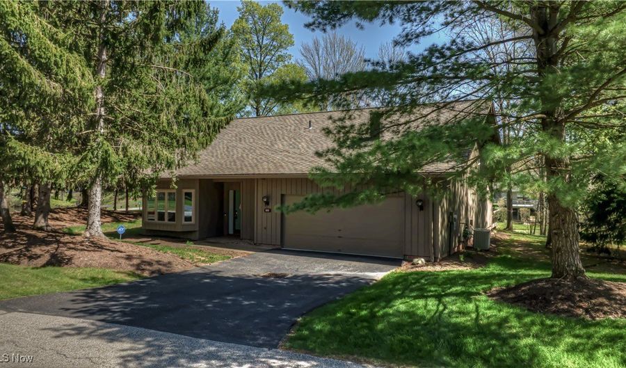 325 Inwood Trl, Aurora, OH 44202 - 2 Beds, 3 Bath