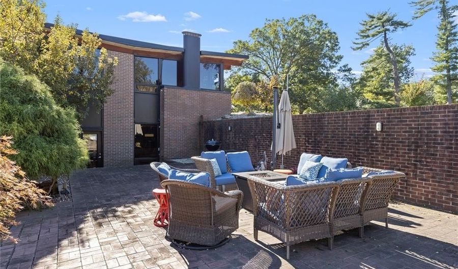 25 Logan Rd, Alton, IL 62002 - 5 Beds, 4 Bath