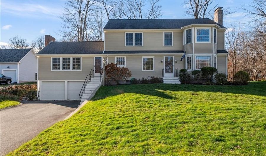 94 Abbott Run Valley Rd, Cumberland, RI 02864 - 5 Beds, 3 Bath