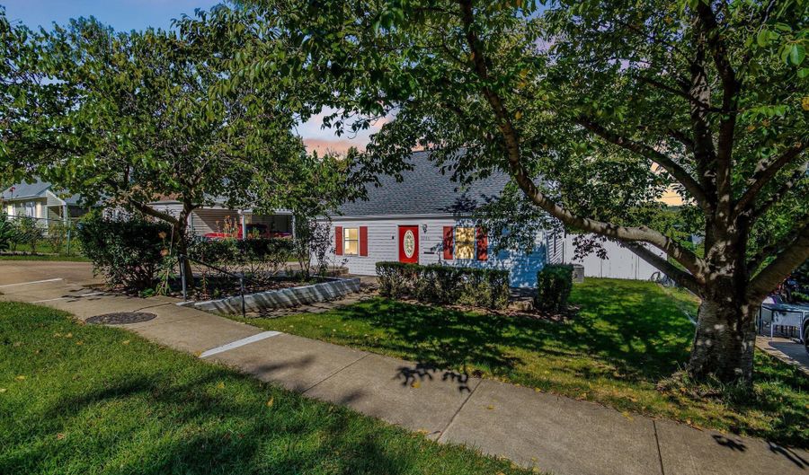 3206 BURGUNDY Rd, Alexandria, VA 22303 - 5 Beds, 2 Bath