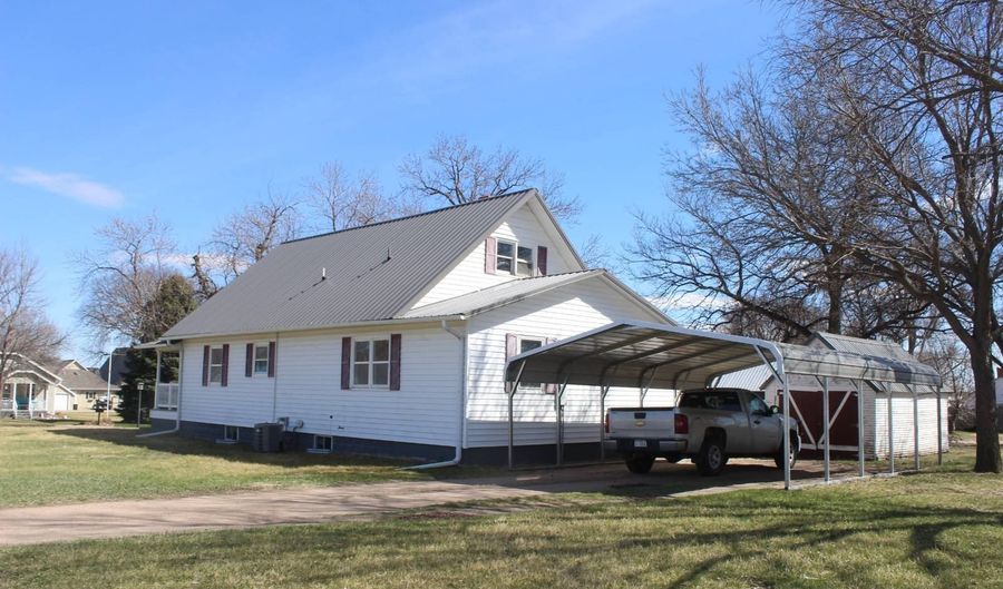 408 N Broadway St, Arnold, NE 69120 - 4 Beds, 2 Bath