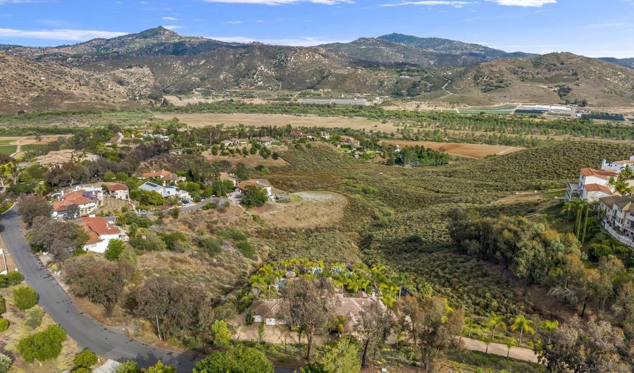 1101 Sierra Linda, Escondido, CA 92025 - 5 Beds, 4 Bath