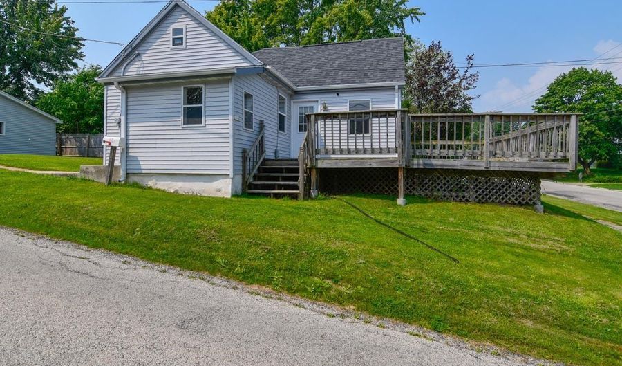1314 NAVARINO St, Algoma, WI 54201 - 1 Beds, 1 Bath