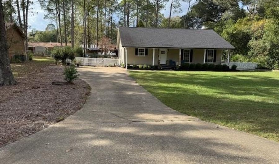 904 Stewart Ave, Bainbridge, GA 39819 - 3 Beds, 2 Bath