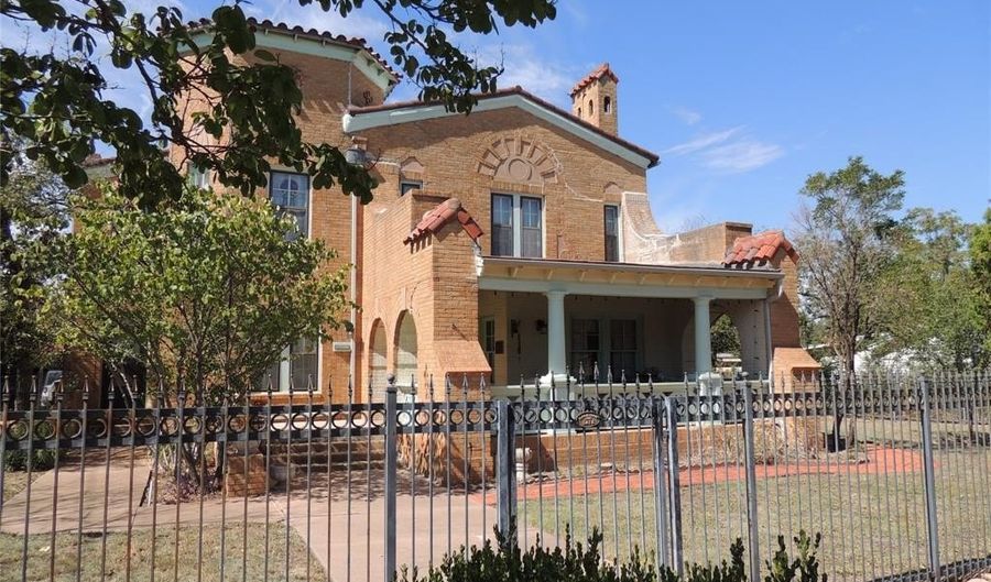 2102 Swenson St, Abilene, TX 79603 - 6 Beds, 3 Bath