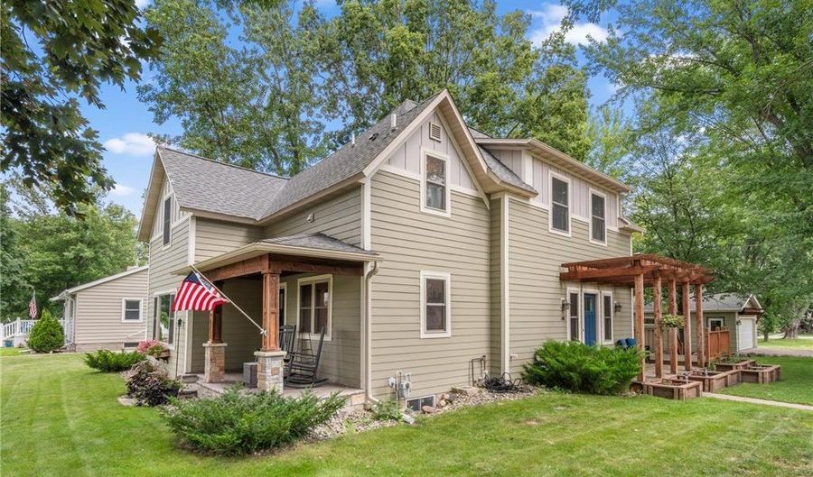 405 Oak Ave N, Annandale, MN 55302 - 3 Beds, 2 Bath