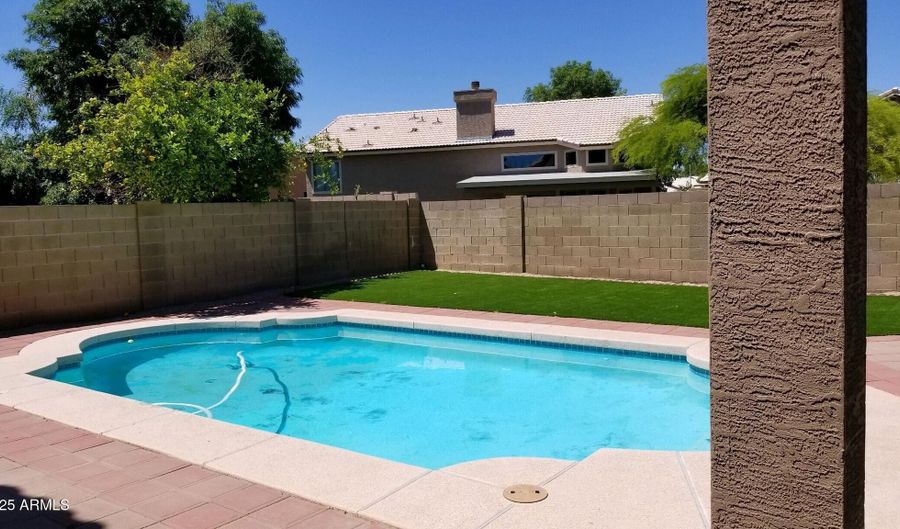 860 N MADRID Ln, Chandler, AZ 85226 - 4 Beds, 3 Bath