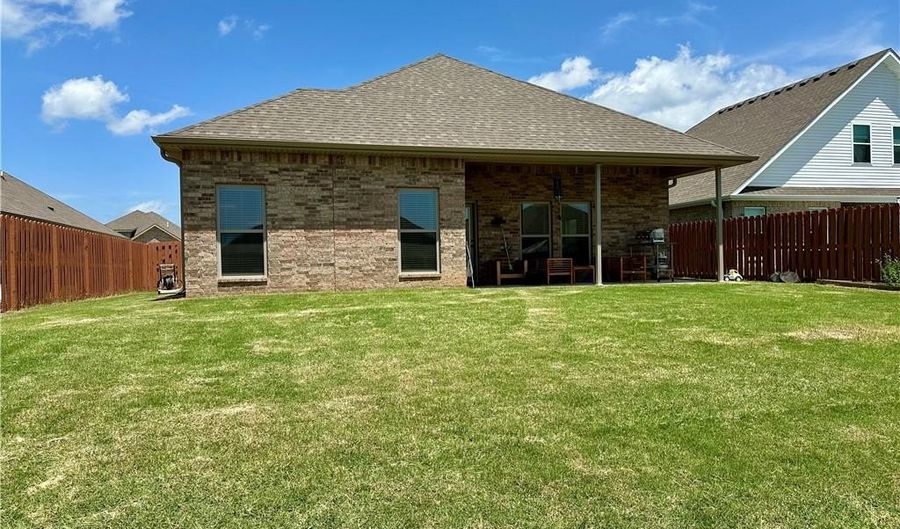 920 Sundance Ln, Bentonville, AR 72712 - 3 Beds, 2 Bath