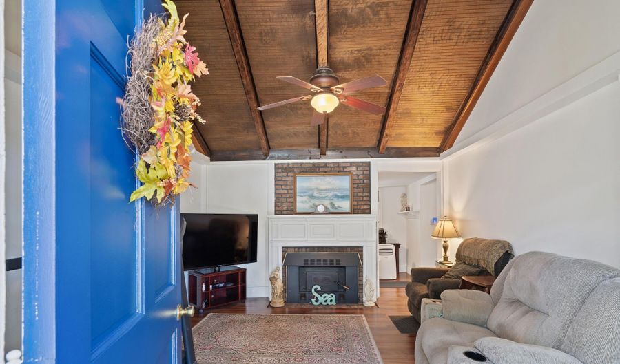 553 Ship Ave, Beachwood, NJ 08722 - 4 Beds, 1 Bath
