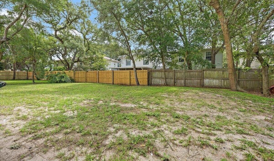631-633 MAIN St, Atlantic Beach, FL 32233 - 4 Beds, 0 Bath
