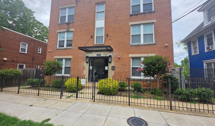 4106 GAULT Pl NE 1, Washington, DC 20019 - 2 Beds, 3 Bath