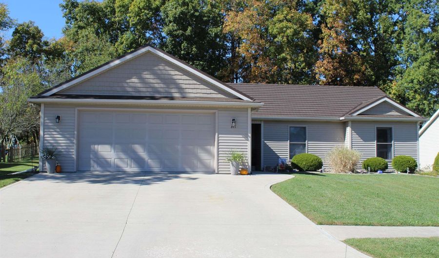 811 Thomas Dr, Angola, IN 46703 - 3 Beds, 2 Bath