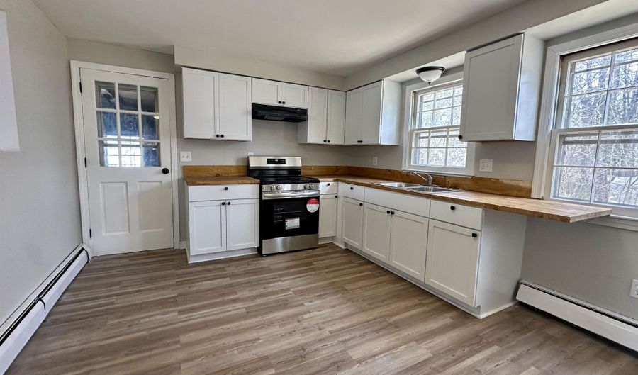 17 Meadow Ln, Allenstown, NH 03275 - 3 Beds, 1 Bath