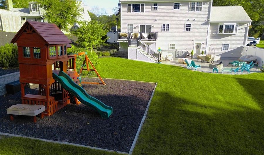 489 Main St, Acushnet, MA 02743 - 4 Beds, 3 Bath