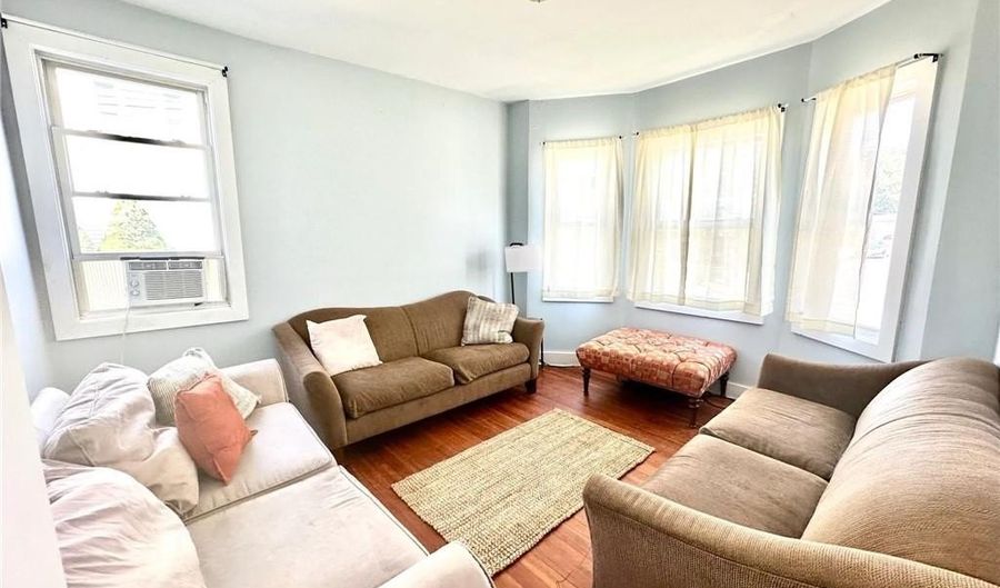 693 Thames St 1, Newport, RI 02840 - 3 Beds, 2 Bath