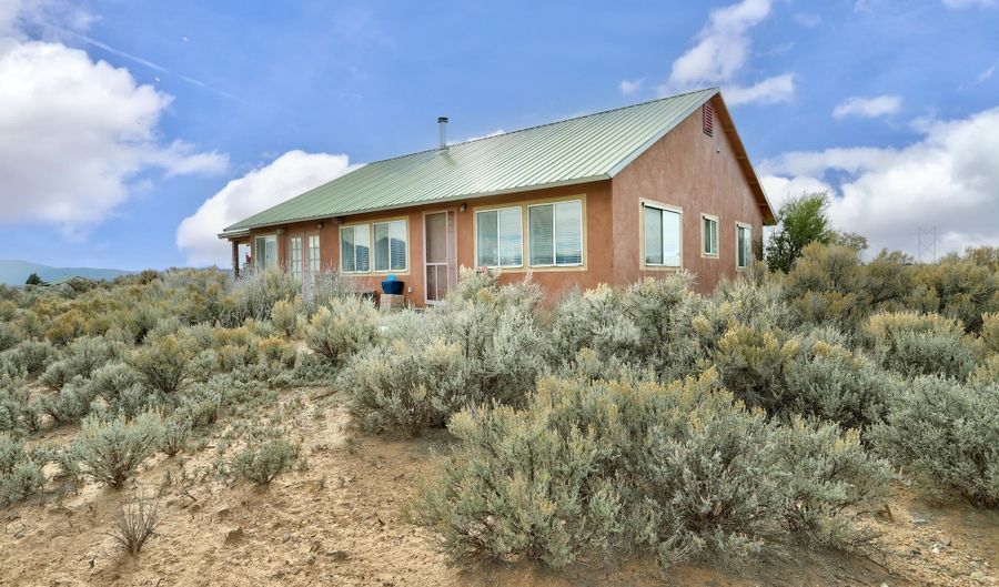 50 Cuatro Ruedas, Carson, NM 87517 - 2 Beds, 2 Bath