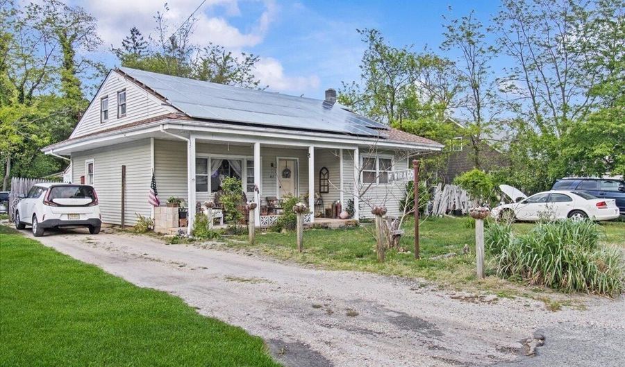 413 Main St, Bayville, NJ 08721 - 2 Beds, 1 Bath
