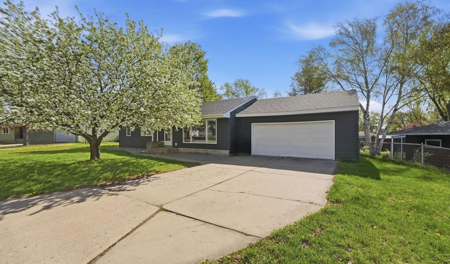 205 Victoria Dr, Alexandria, MN 56308 - 3 Beds, 2 Bath