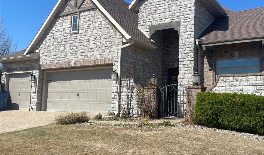 1404 Madison Ave, Bentonville, AR 72713 - 4 Beds, 4 Bath