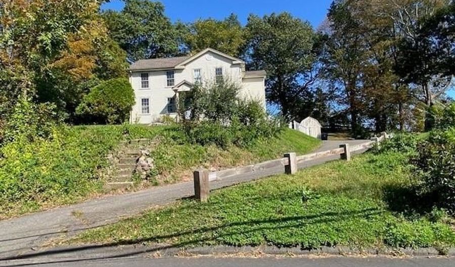 140 Wallingford Rd, Cheshire, CT 06410 - 2 Beds, 1 Bath