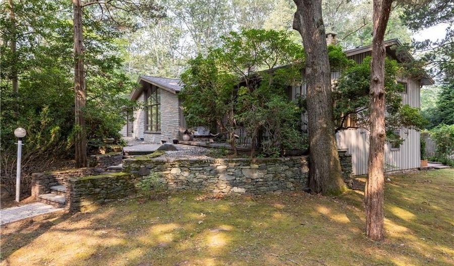 165 Kent Dr, East Greenwich, RI 02818 - 3 Beds, 4 Bath