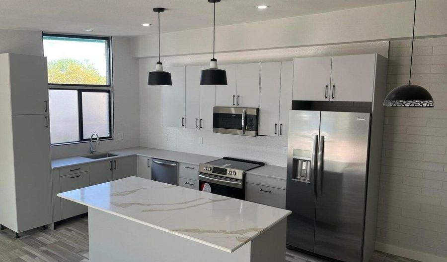 7440 E CAVE CREEK Rd 5, Carefree, AZ 85377 - 2 Beds, 1 Bath