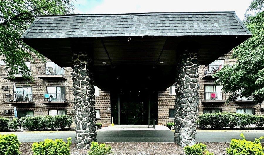 239 N MILL Rd 217, Addison, IL 60101 - 2 Beds, 1 Bath
