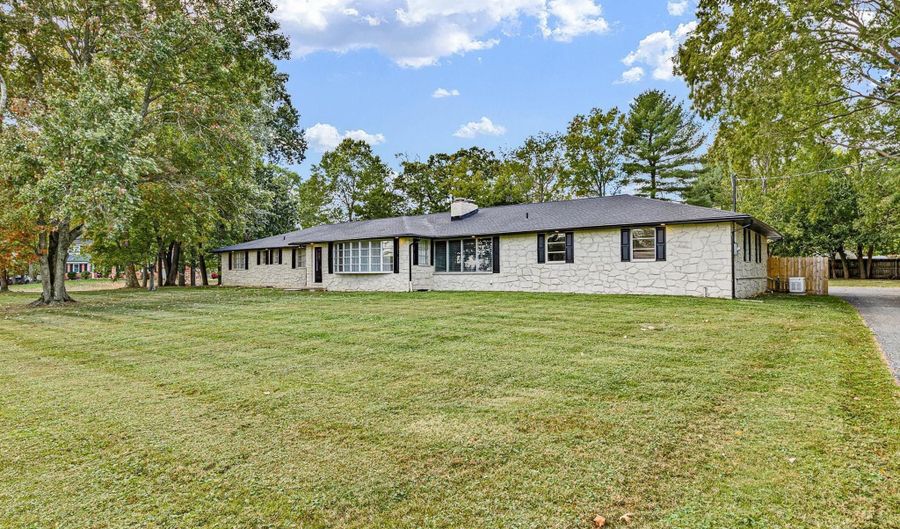 222 CARAVEL Dr, Bear, DE 19701 - 3 Beds, 3 Bath