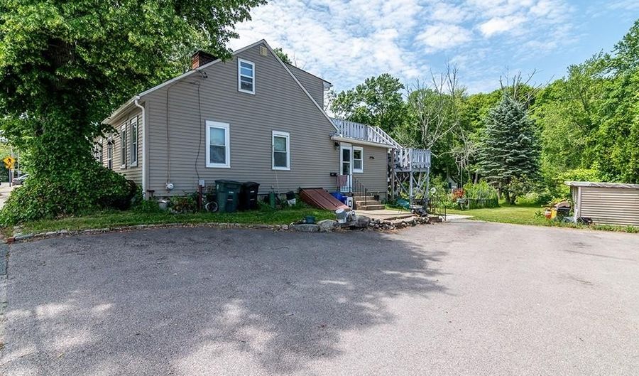 661 Washington St, Coventry, RI 02816 - 5 Beds, 4 Bath