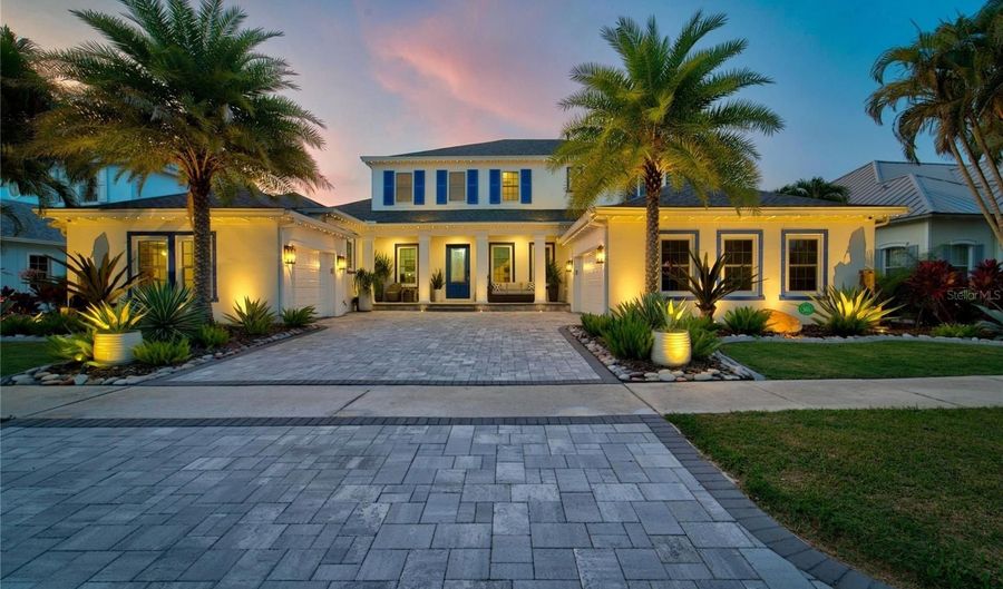 713 ISLEBAY Dr, Apollo Beach, FL 33572 - 4 Beds, 4 Bath