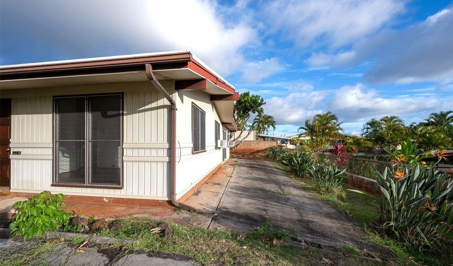 98-857 Kaamilo St, Aiea, HI 96701 - 4 Beds, 3 Bath