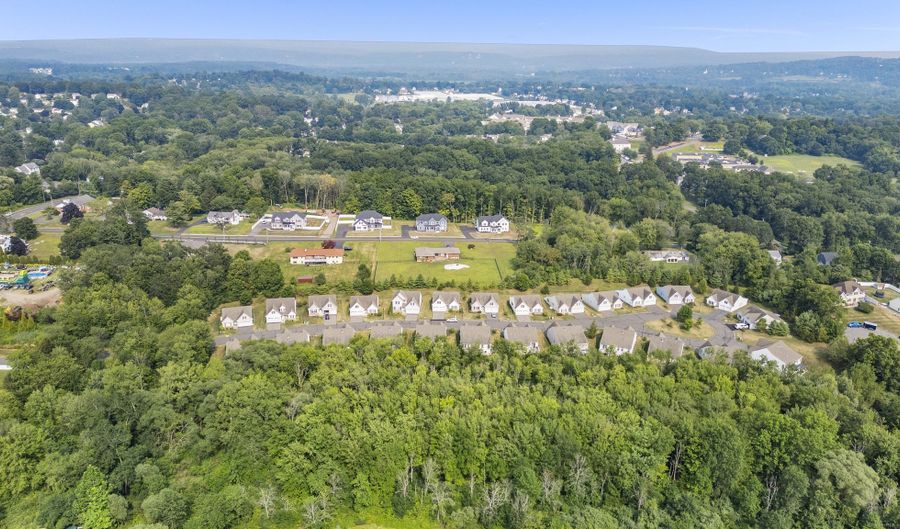 6 Mystique Ln 6, Cromwell, CT 06416 - 2 Beds, 2 Bath