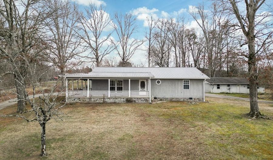 215 County Rd 632, Athens, TN 37303 - 2 Beds, 2 Bath
