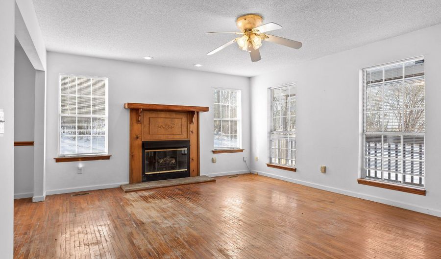 14319 Bluffview Dr, Birchwood, TN 37308 - 3 Beds, 2 Bath