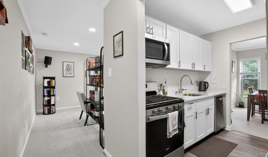 8 CANTERBURY Sq 304, Alexandria, VA 22304 - 2 Beds, 1 Bath