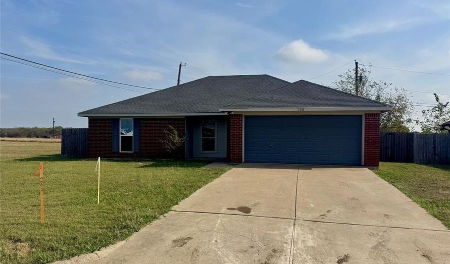 136 Chris Ct, Alvarado, TX 76009 - 3 Beds, 2 Bath