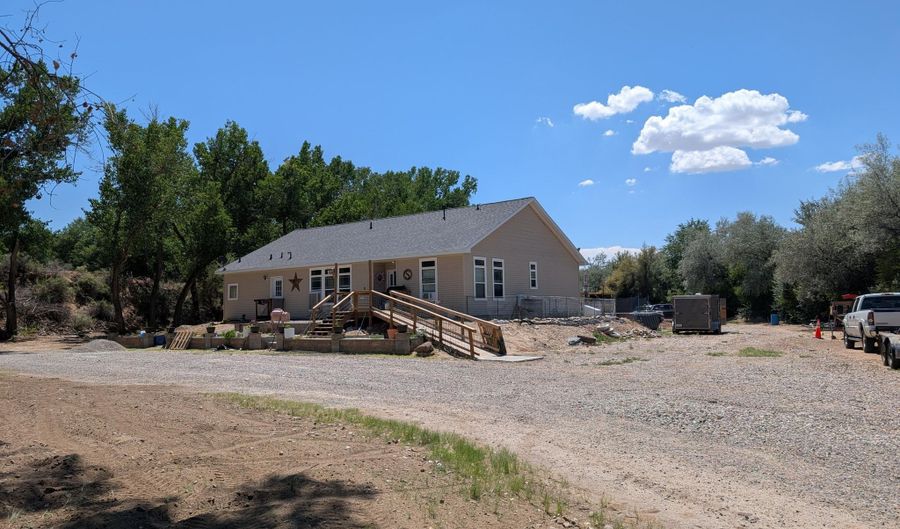 1191 ROBERTS Dr, Bloomfield, NM 87413 - 4 Beds, 2 Bath