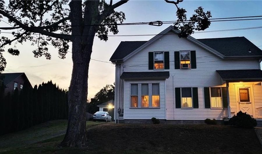 15 Lincoln Ave, Coventry, RI 02816 - 3 Beds, 2 Bath