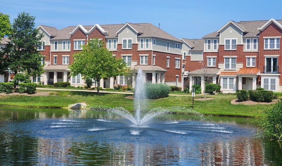 208 W HYDE St, Arlington Heights, IL 60005 - 4 Beds, 4 Bath