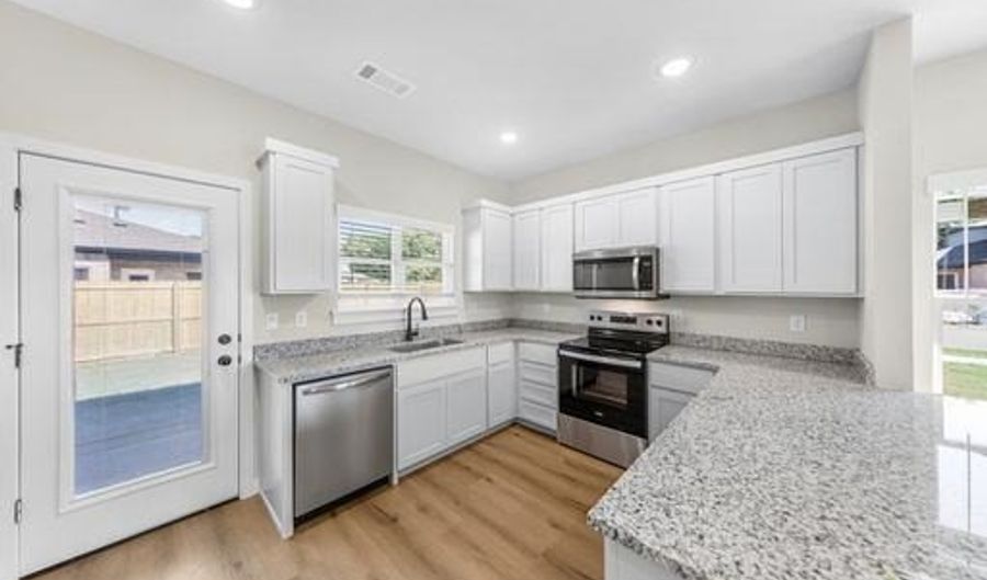 601 Cosmos St, Bentonville, AR 72713 - 3 Beds, 3 Bath