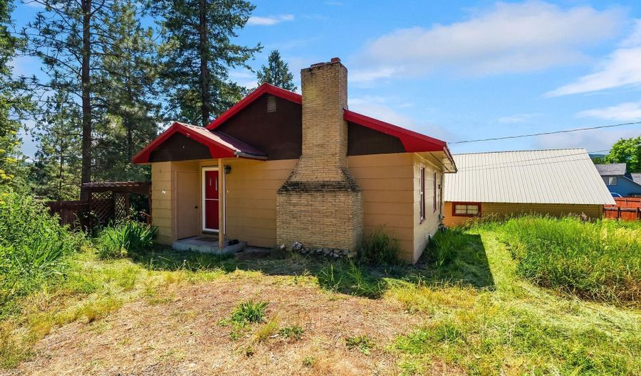 6558 Chinook St, Bonners Ferry, ID 83805 - 3 Beds, 3 Bath