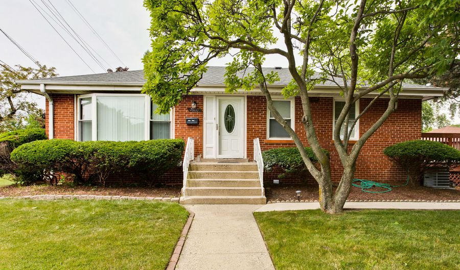 7600 Niles Center Rd, Skokie, IL 60077 - 4 Beds, 2 Bath