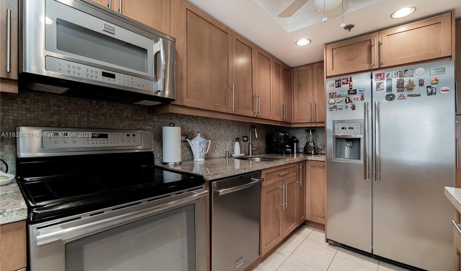 20515 E Country Club Dr 1048, Aventura, FL 33180 - 2 Beds, 2 Bath