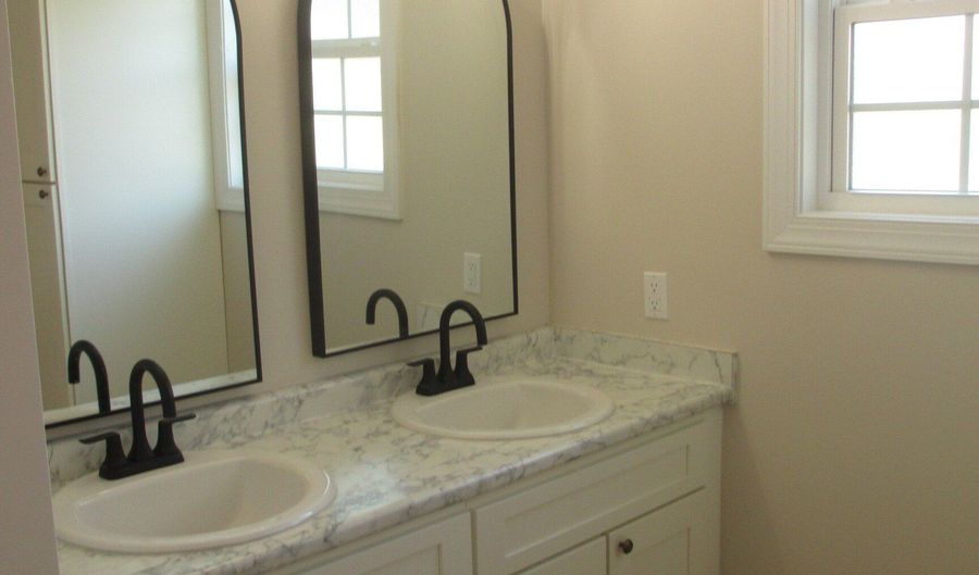 390 Bay St, Baxley, GA 31513 - 3 Beds, 2 Bath