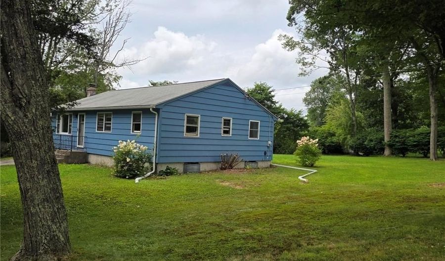 39 Juniper Dr, Hopkinton, RI 02804 - 3 Beds, 2 Bath